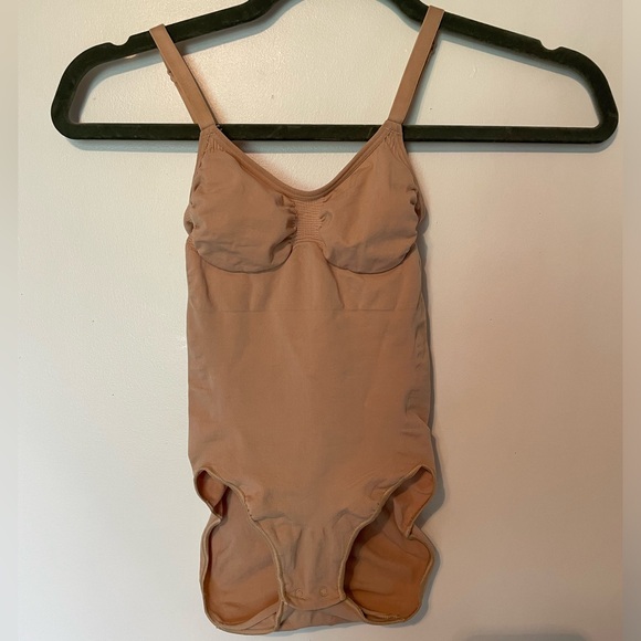 NEW SKIMS Seamless Sculpt Brief Bodysuit - Picture 3 of 5